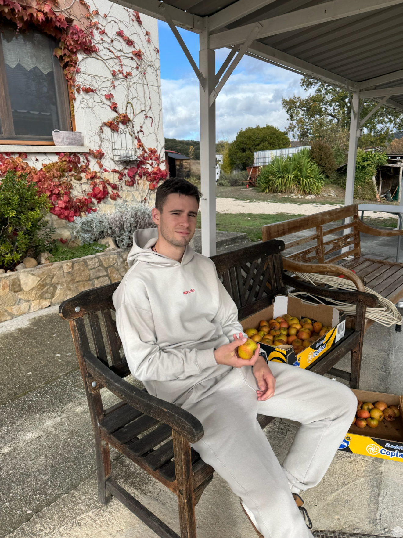 Sudadera A TU ROLLO. Beige Crema & Rojo