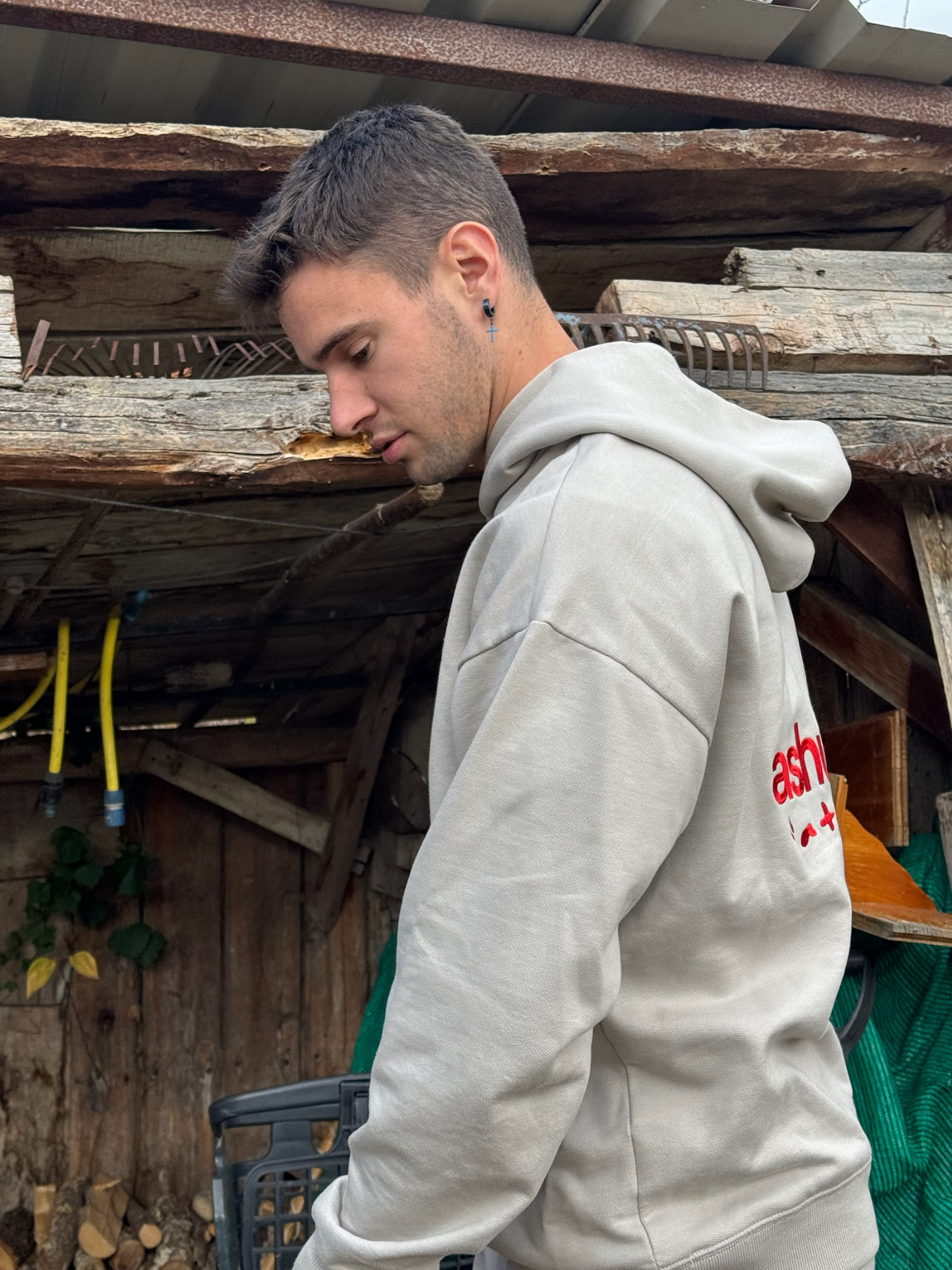 Sudadera A TU ROLLO. Beige Crema & Rojo