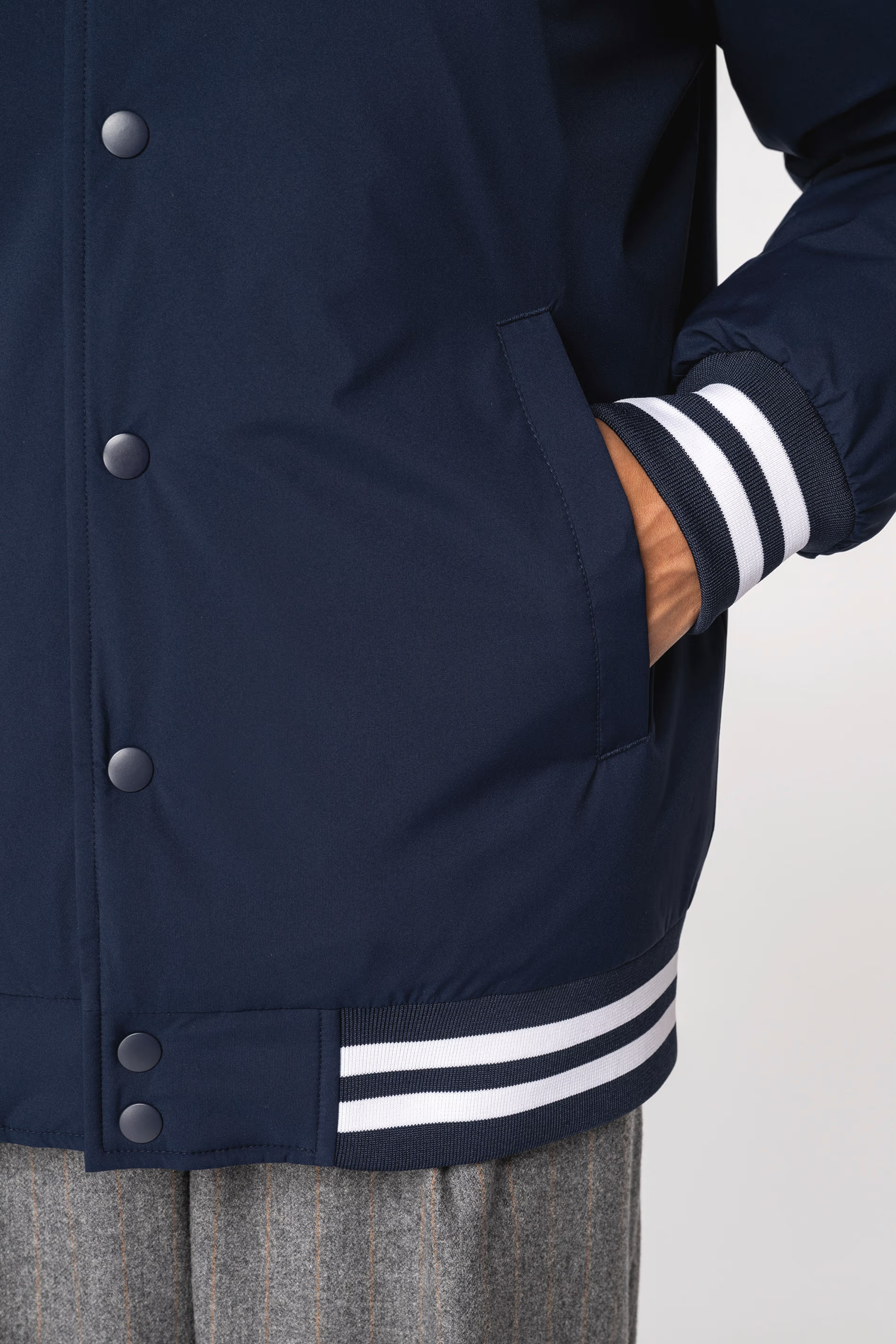 Cazadora Unisex College AHRL. Azul Marino